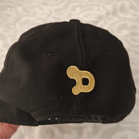 NWOT Watford FC Black & Gold Snapback Hat RARE - Picture 2 of 5